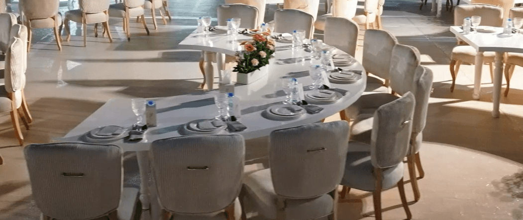 Round Banquet Table