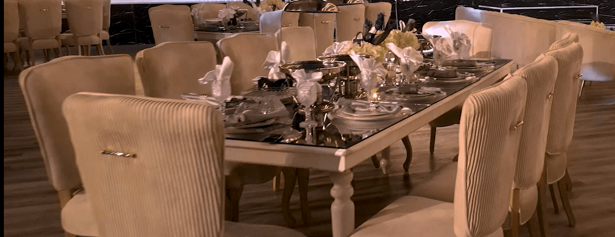 Round Sweetheart Table